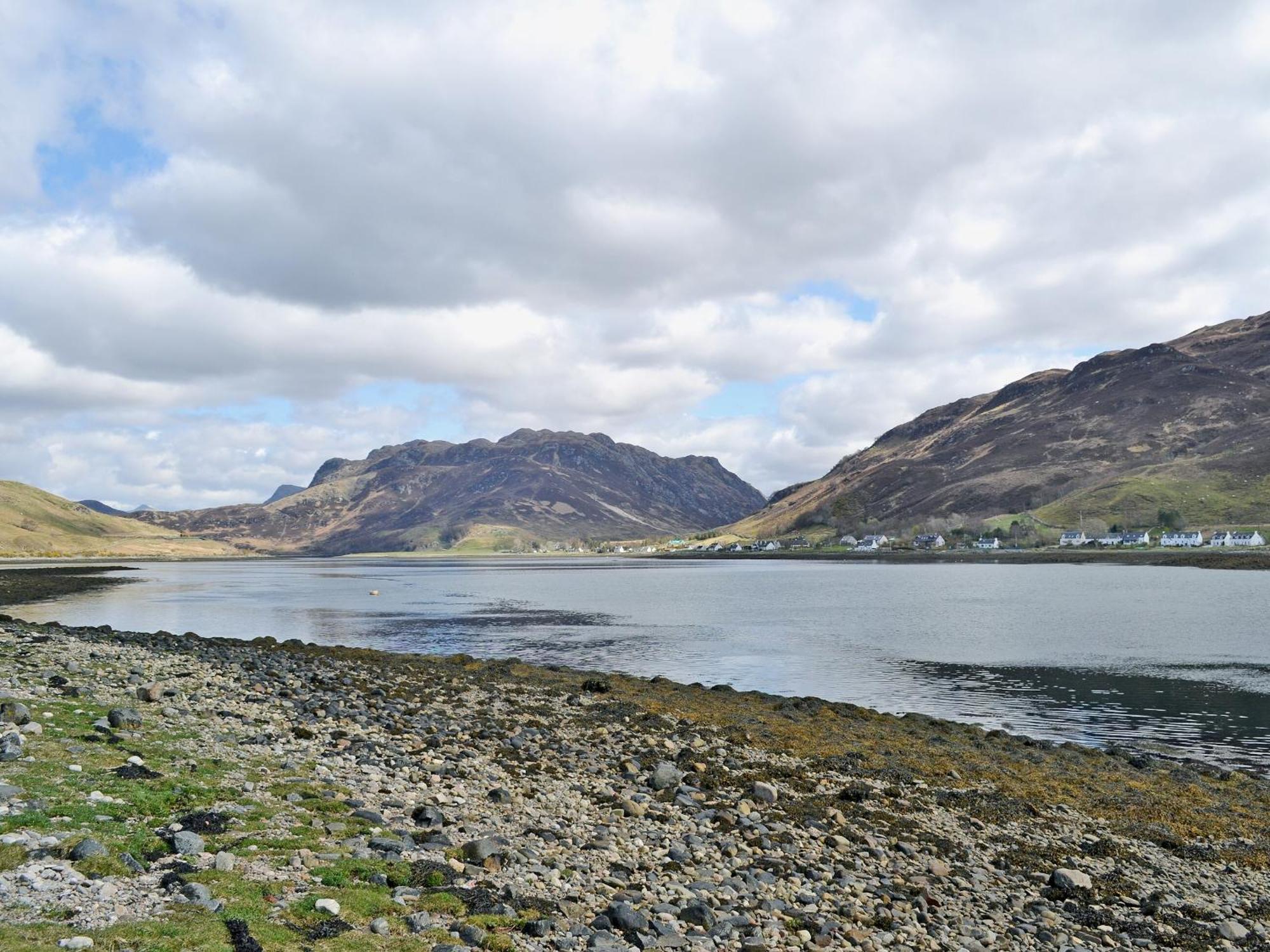 Loch Shore Cottage Dornie Exteriör bild