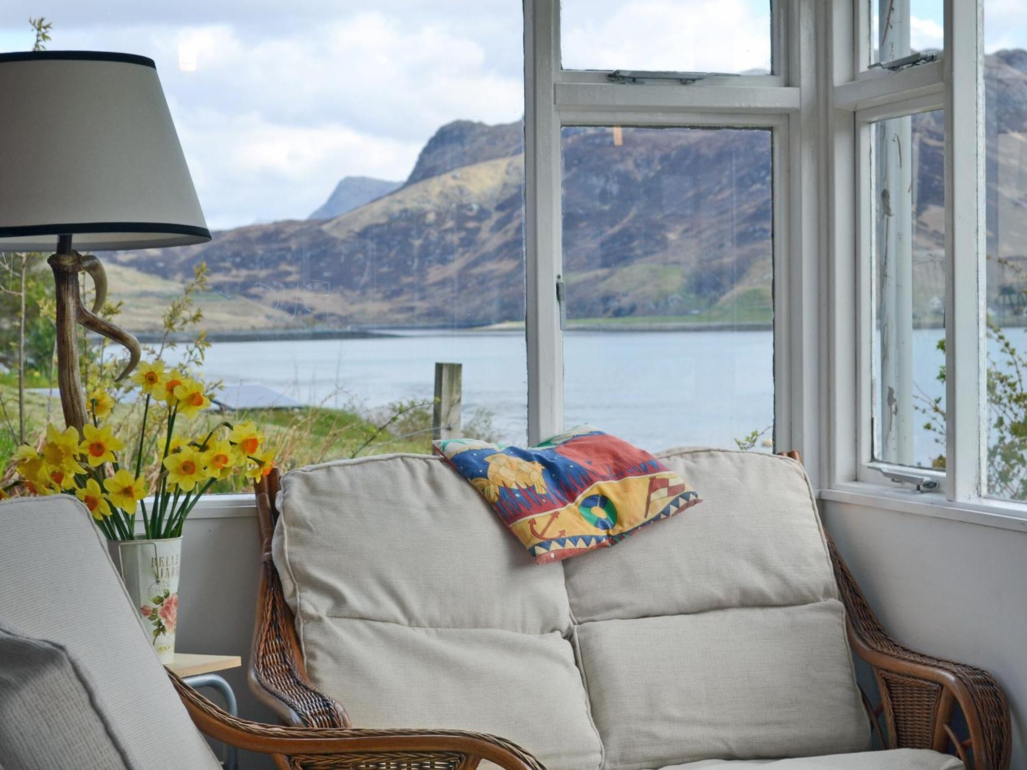 Loch Shore Cottage Dornie Exteriör bild
